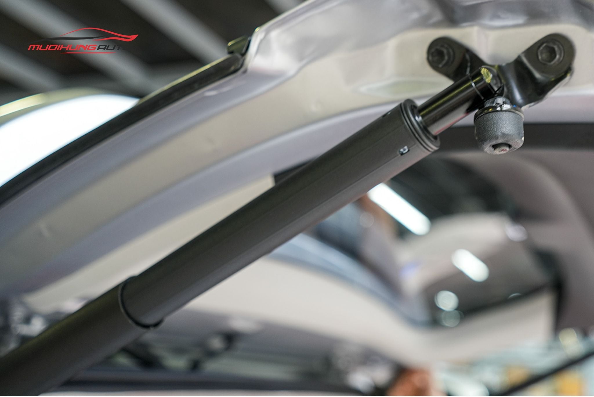 Lắp ty cốp điện ô tô Kia Rondo