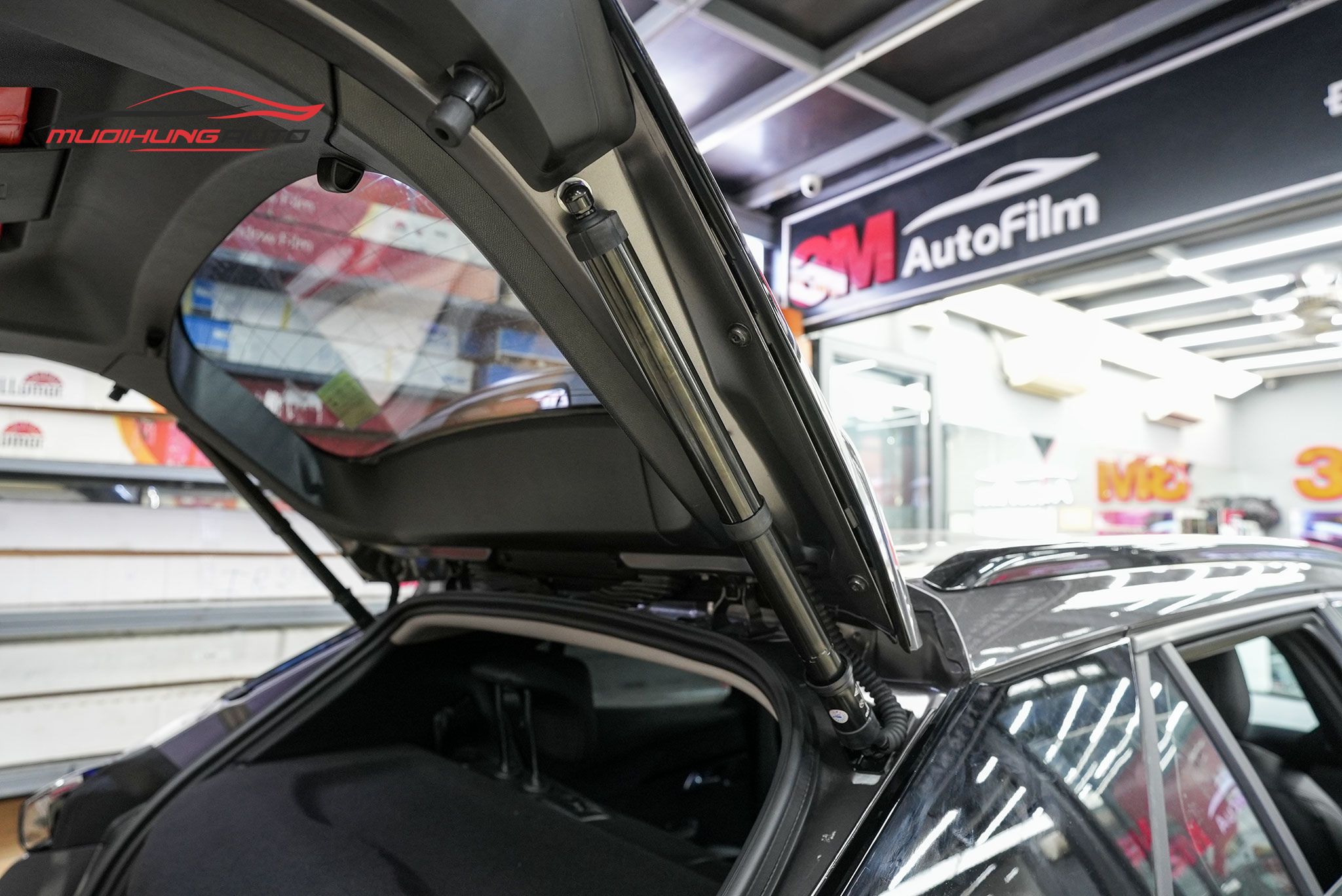 Lắp ty cốp điện xe hơi Peugeot 2008