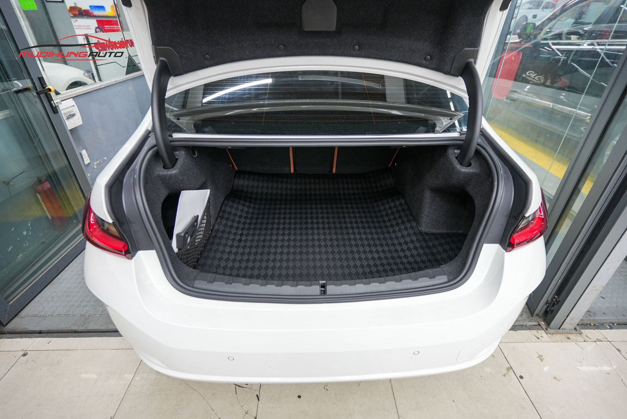 Lót cốp Lavor ô tô BMW 320i