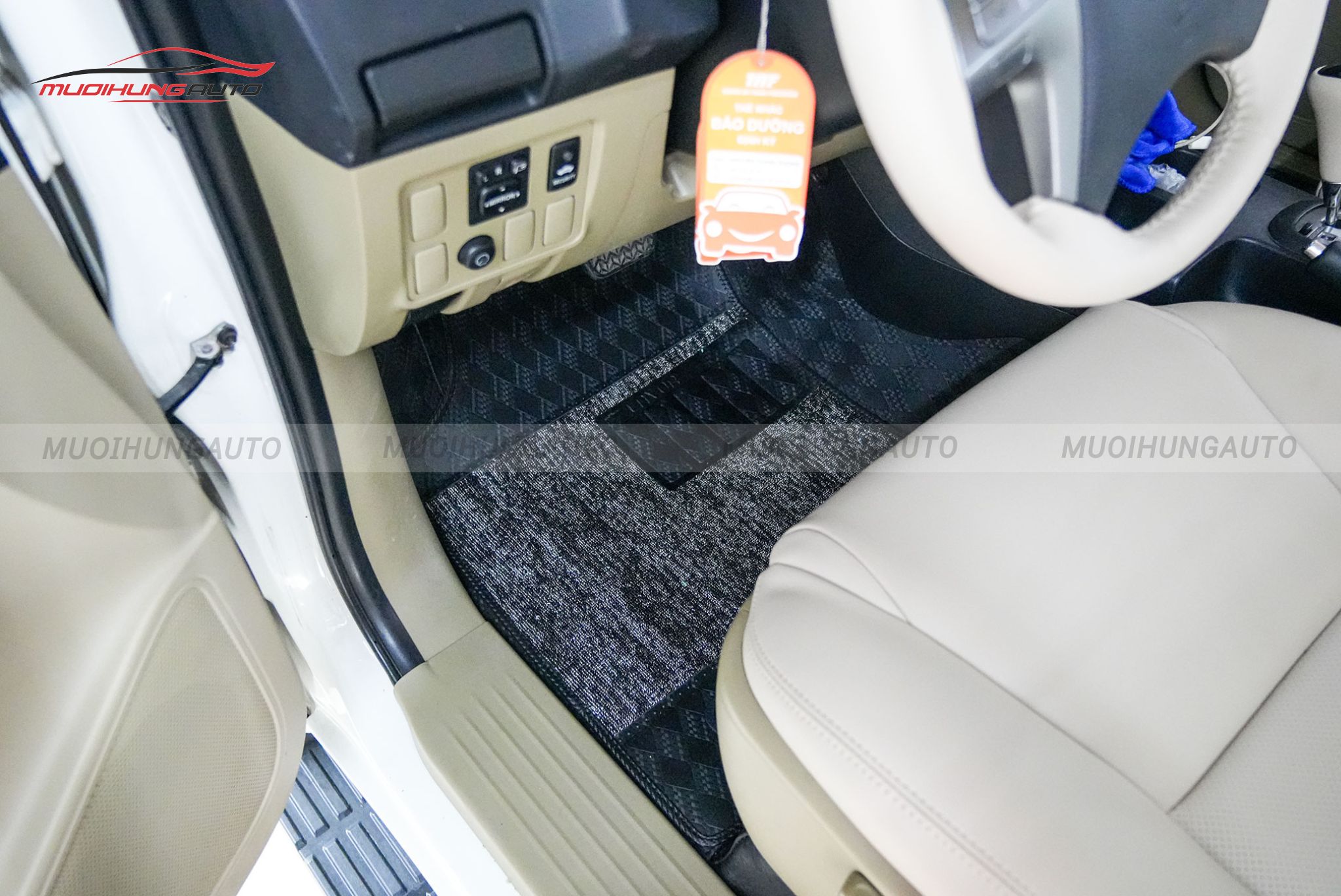 Lót sàn Lavor bên ghế tài cho xe Toyota Fortuner 2013