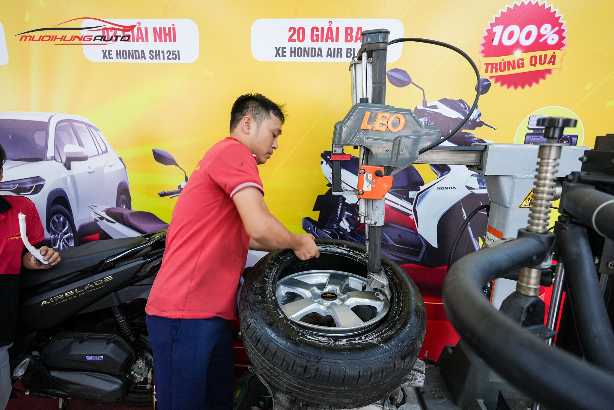 Dán Tấm Dán Chống Nổ Lốp Cho Xe Vinfast VFe34