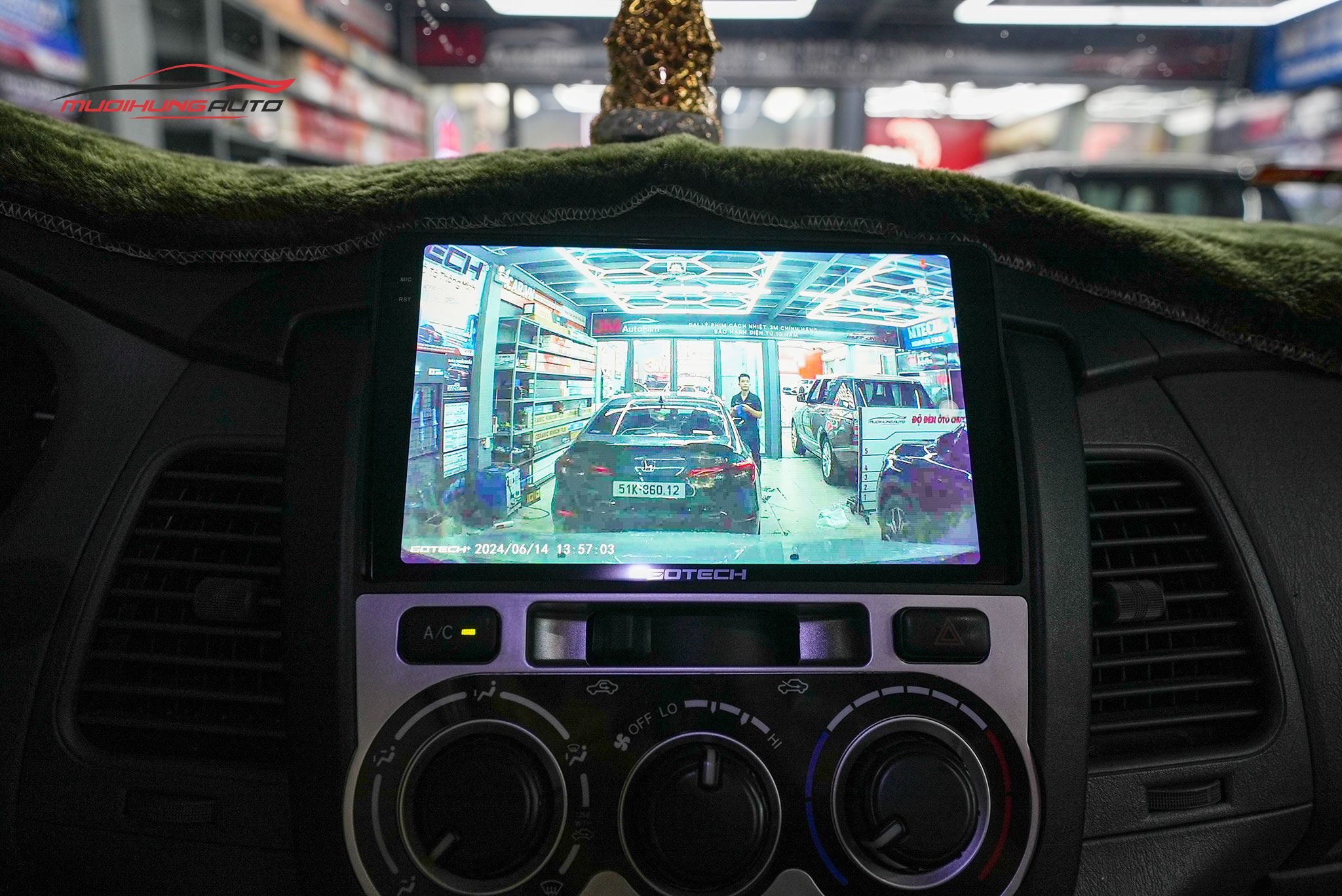 Lắp Màn Hình Gotech GT2K Cho Xe Ô Tô Toyota Innova 2012