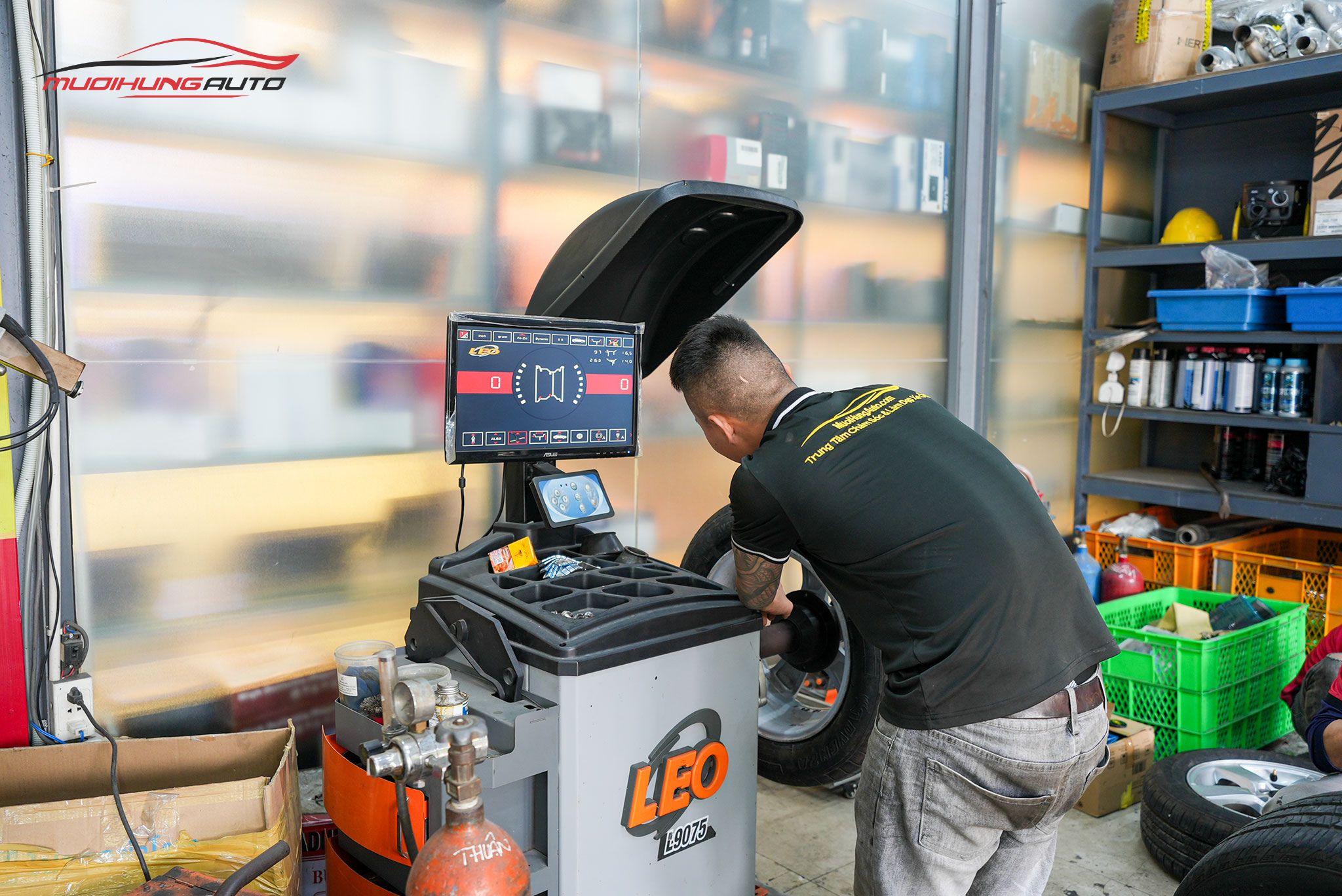 Dán Tấm Dán Chống Nổ Lốp Cho Xe Vinfast VFe34