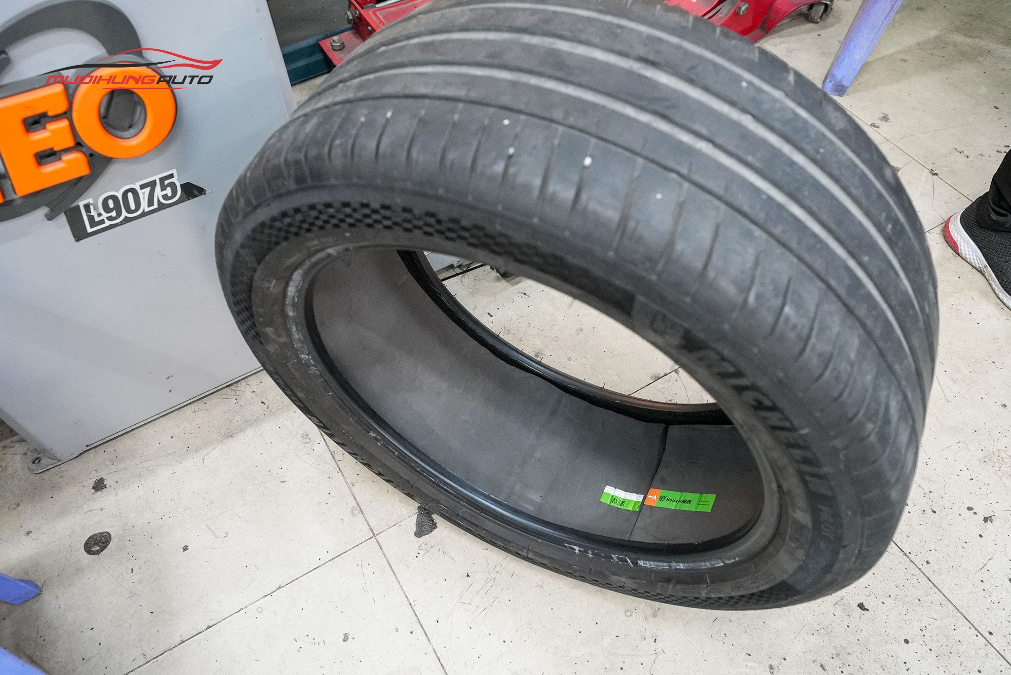 Mút chống đinh ô tô Mercedes GLK 250
