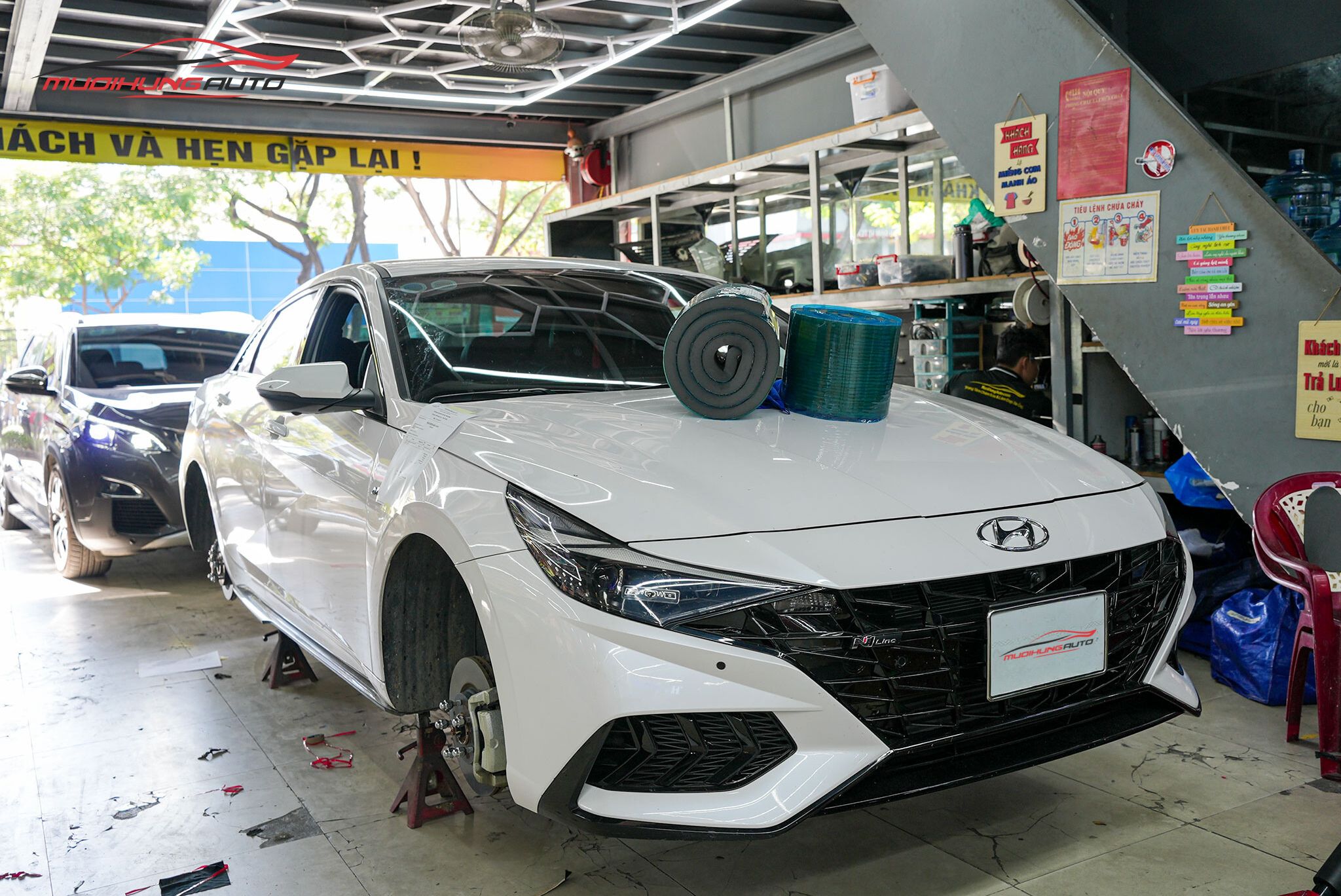 Dán tấm dán chống nổ lốp cho xe Hyundai Elantra