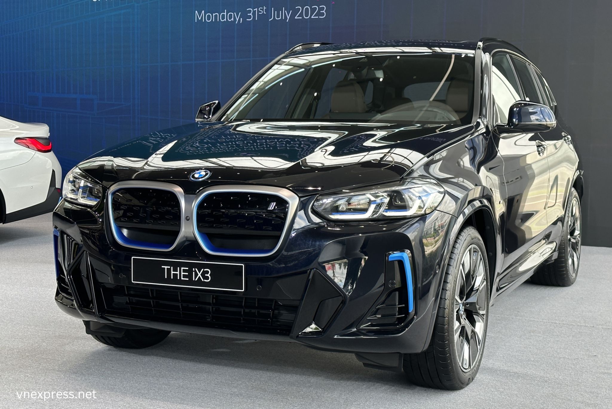 BMW iX3 2025 nâng cấp thiết kế đầu xe ấn tượng hơn