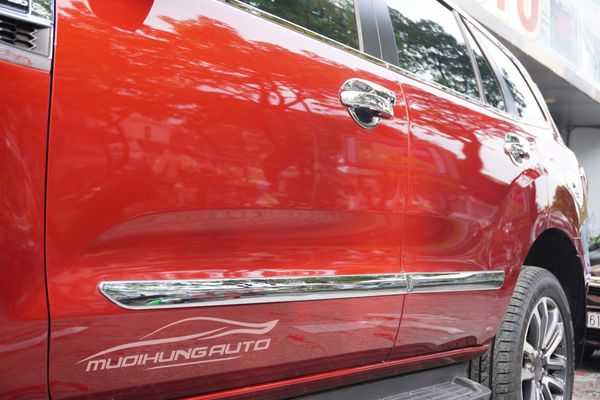 Nẹp hông zin theo xe Ford Everest 2019 chính hãng 01