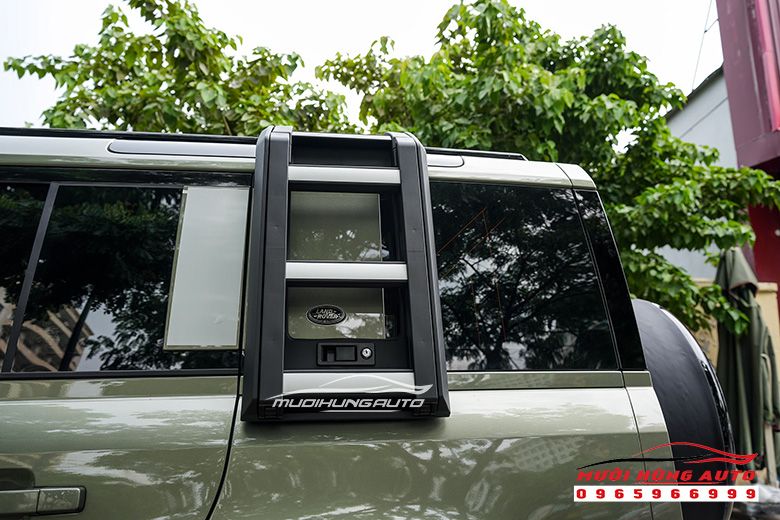 Tổng Hợp Những Món Phụ Kiện Nên Lắp Đặt Cho Xe Range Rover Defender 2022 Chính Hãng