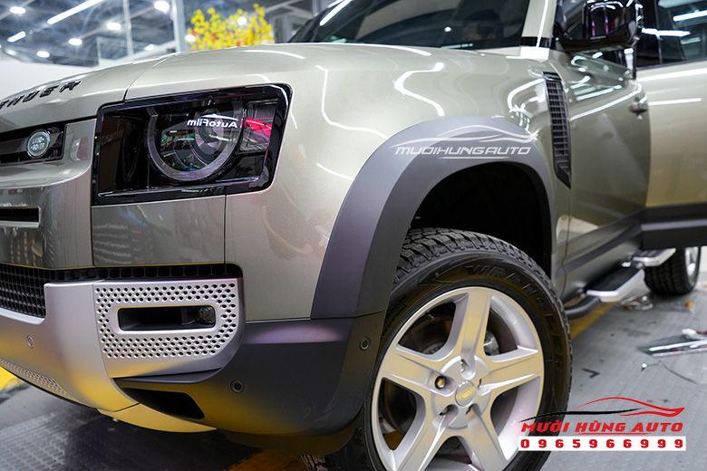 Tổng Hợp Những Món Phụ Kiện Nên Lắp Đặt Cho Xe Range Rover Defender 2022 Chính Hãng