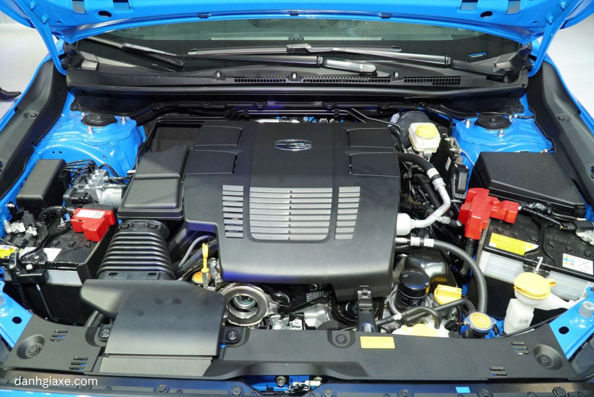 Subaru Crosstrek 2025 hoạt động mạnh mẽ với động cơ hiện đại