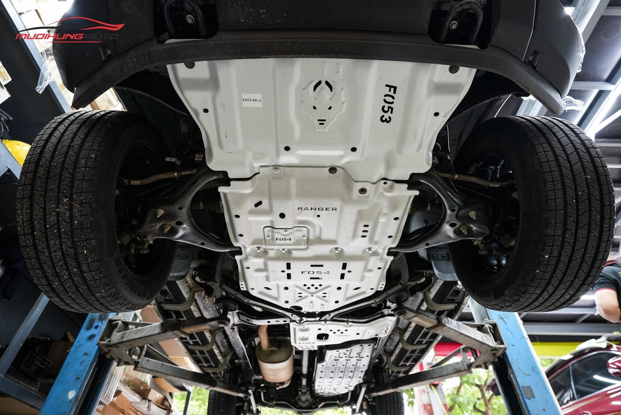 ốp gầm máy cho xe Ford Everest Nextgen 2024