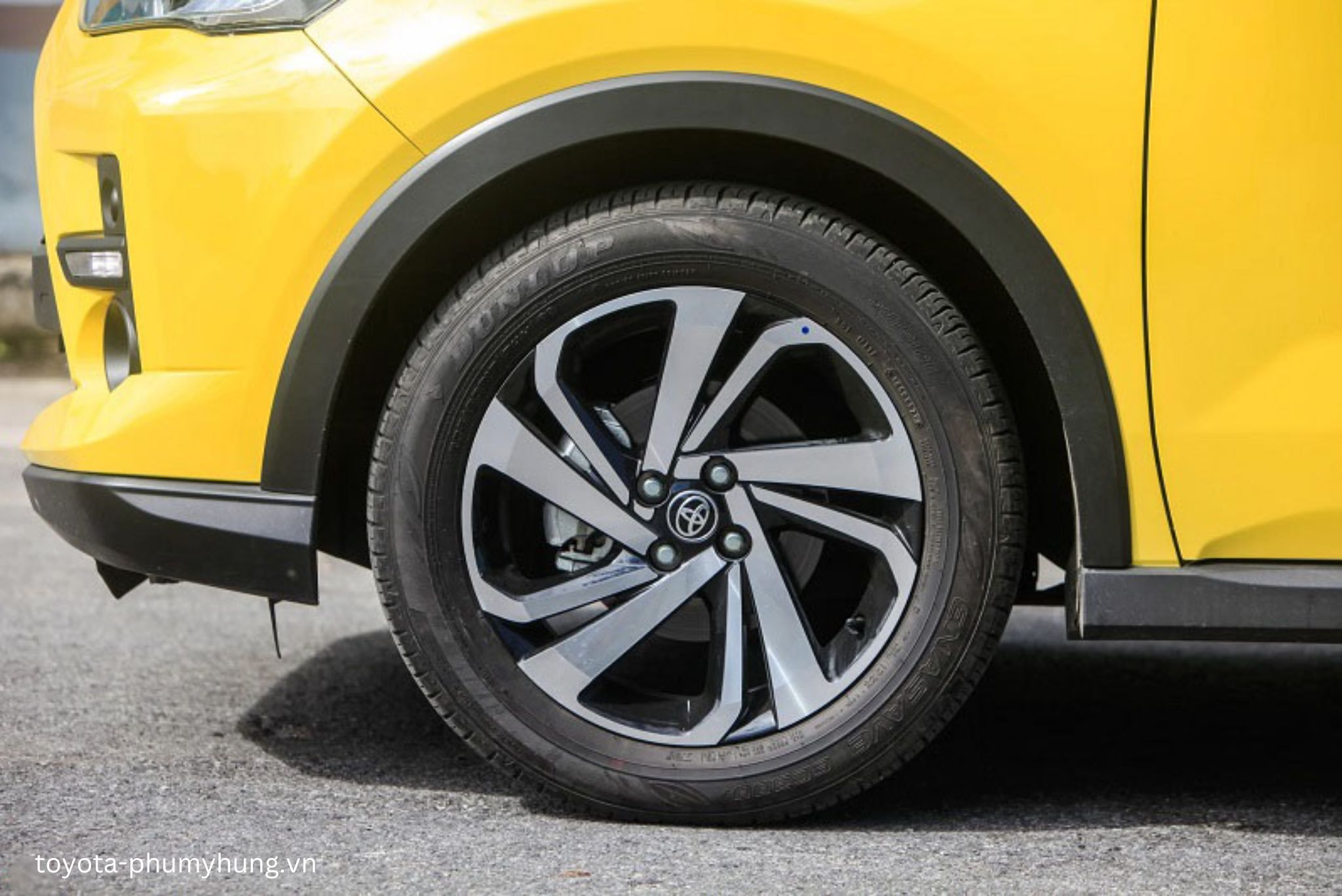 Toyota Raize 2025 trang bị mâm 17 inch
