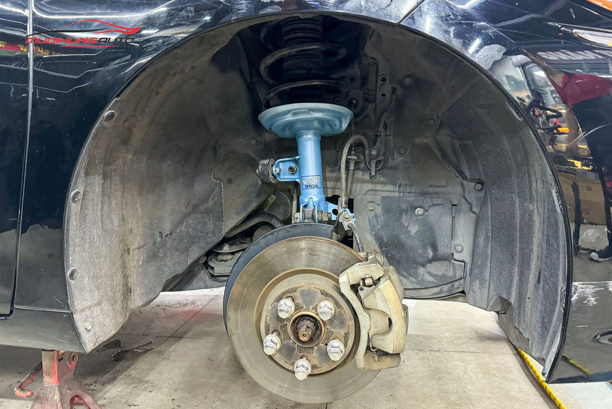 Lắp Phuộc Giảm Xóc KYB Cho Xe Lexus ES250 2019
