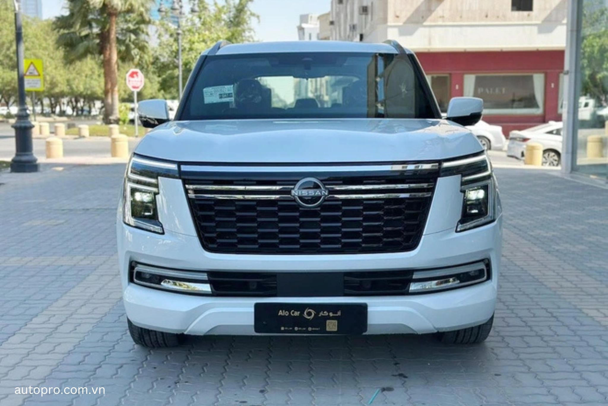 Nissan Patrol 2025 sở hữu lưới tản nhiệt lớn