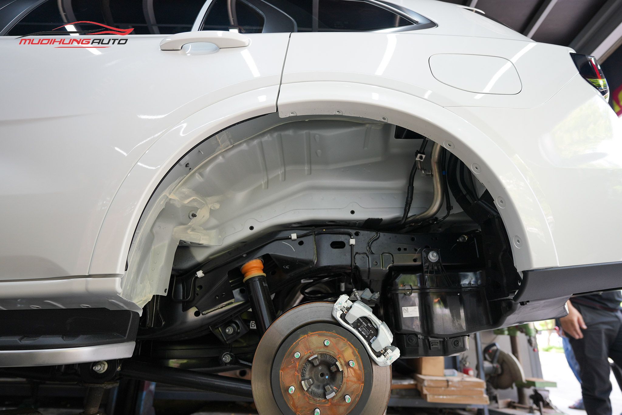 Phủ Gầm Xe Ford Everest 2024