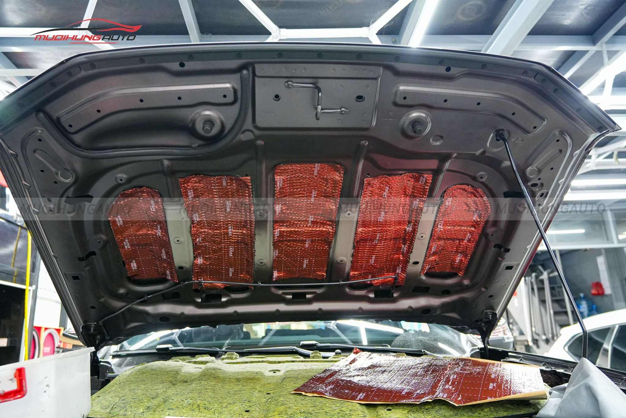 Sau khi dán cách âm nắp capo Ford Everest 2024