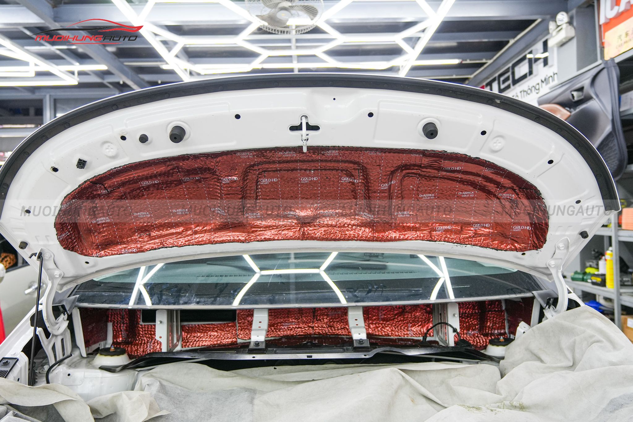 Sau khi dán cách âm nắp capo Hyundai Stargazer