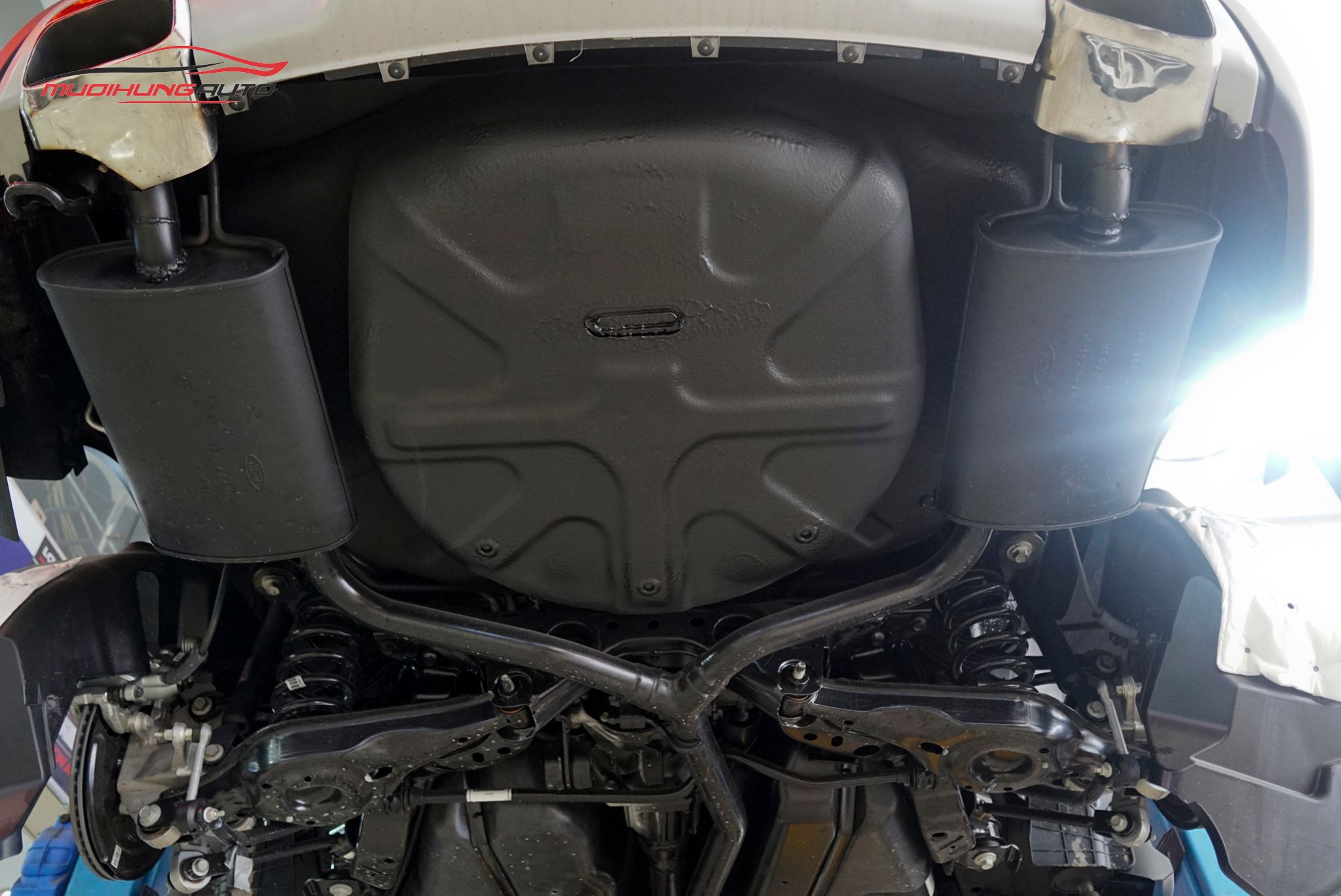 Phủ Gầm Xe Ford Explorer