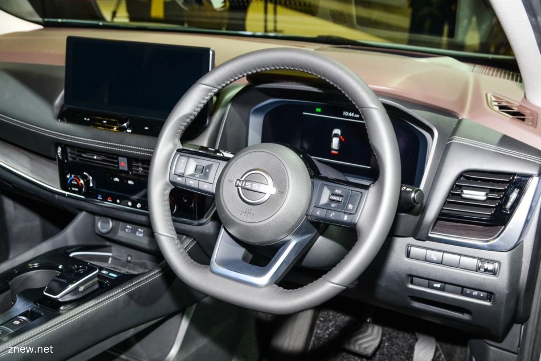 Vô lăng Nissan X-Trail 2025 được bọc da tinh tế