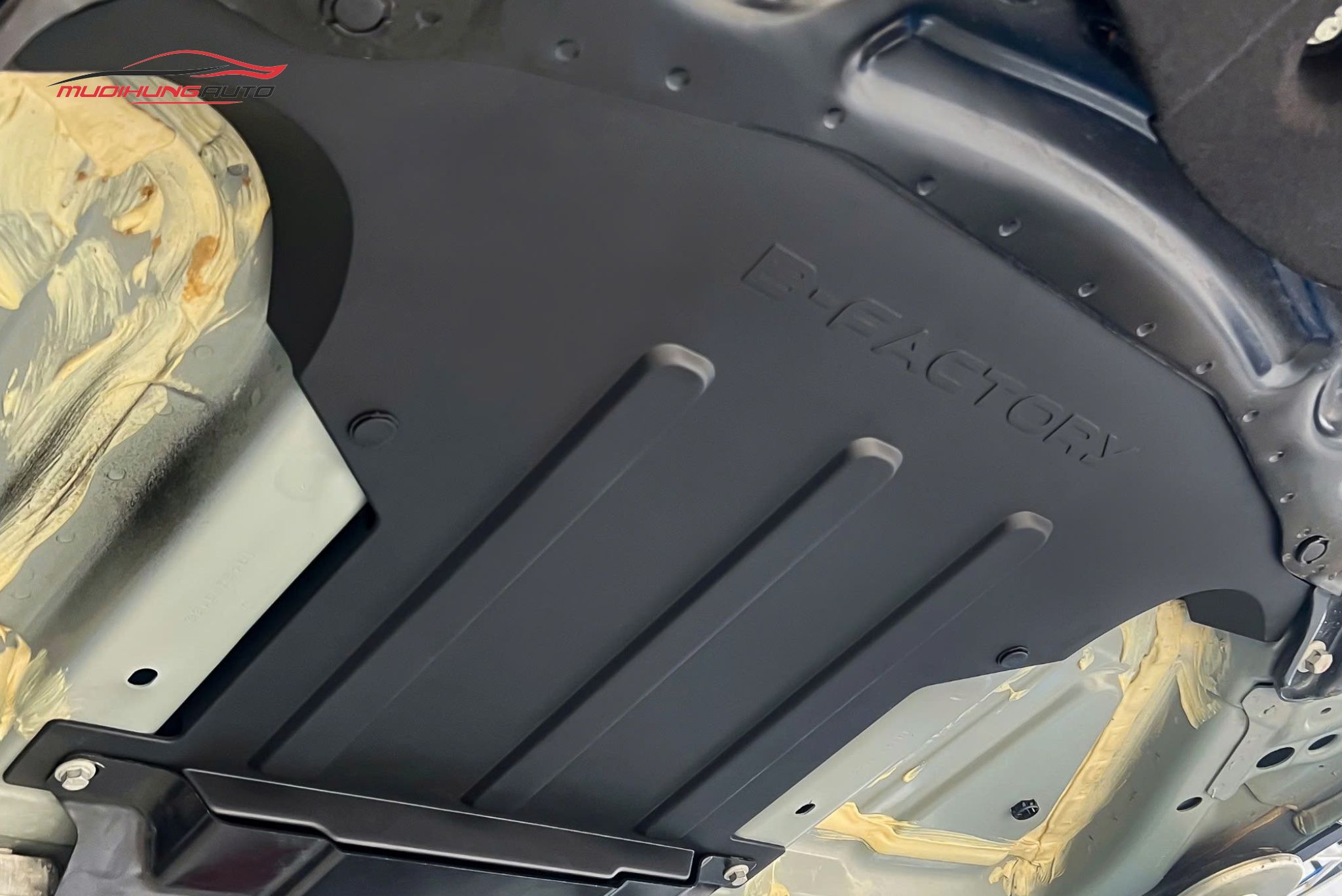 Tấm che dây cáp cho VF5 B-Factory