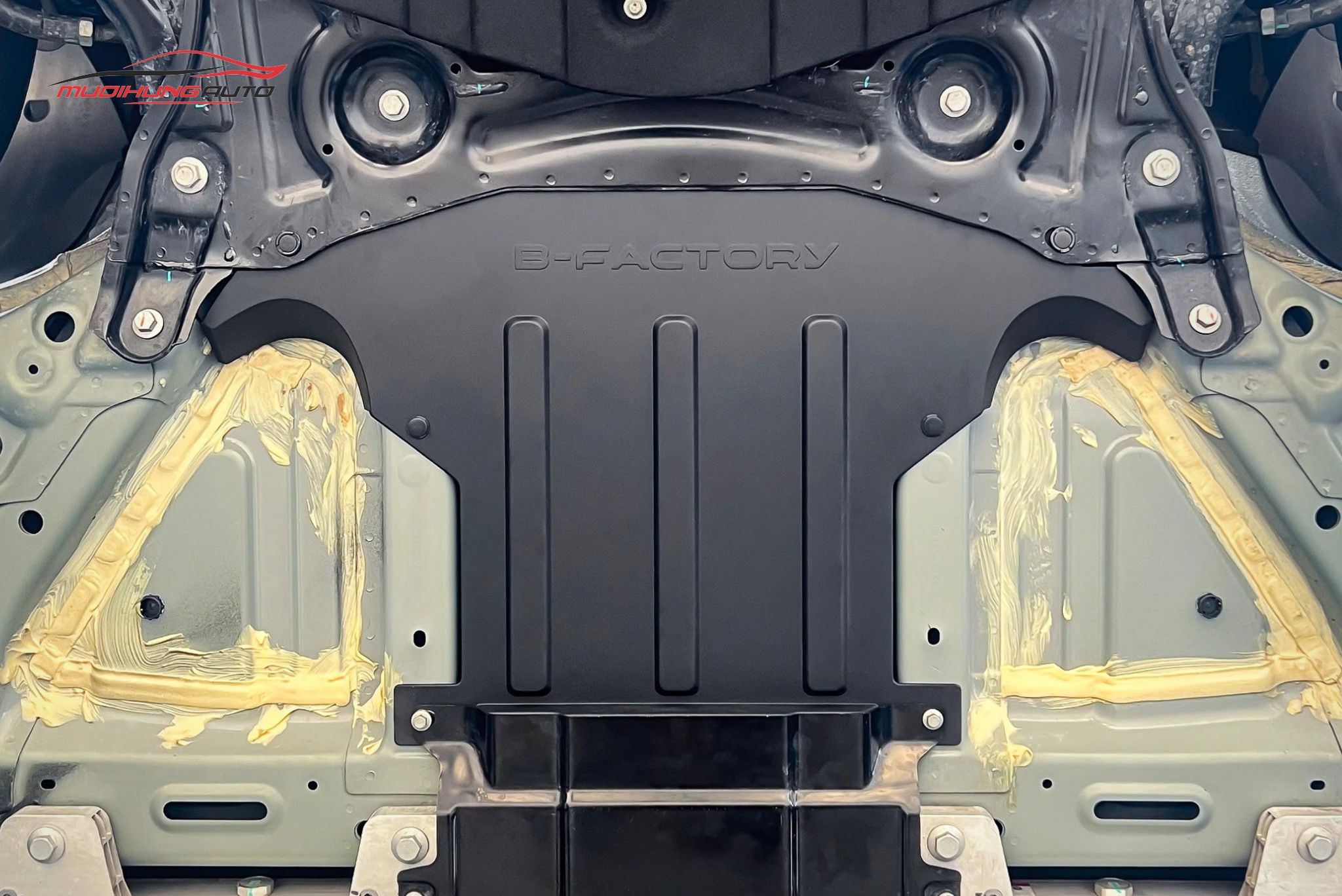 Tấm che dây cáp VF5 B-Factory