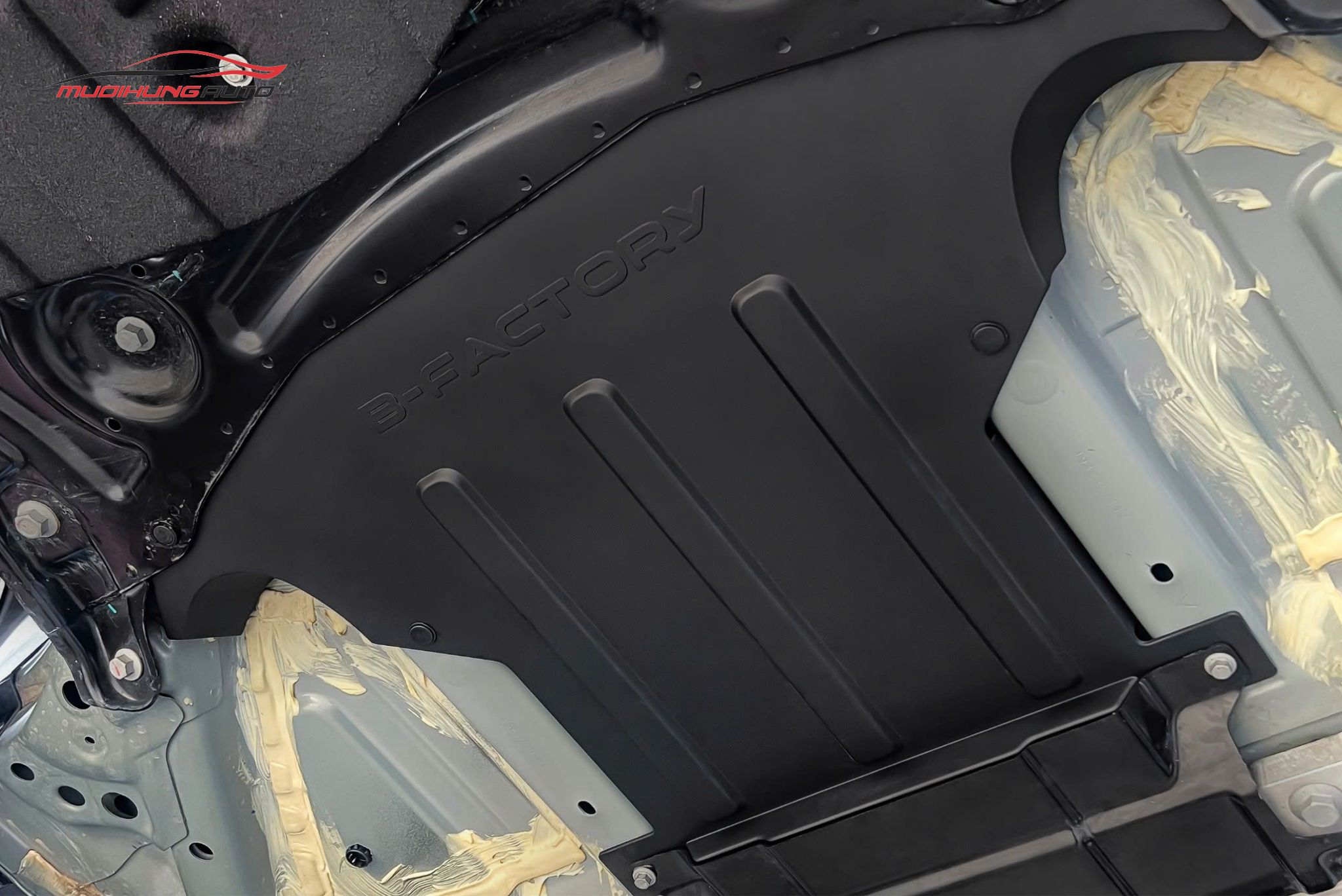 Tấm che dây cáp xe hơi Vinfast VF5 B-Factory