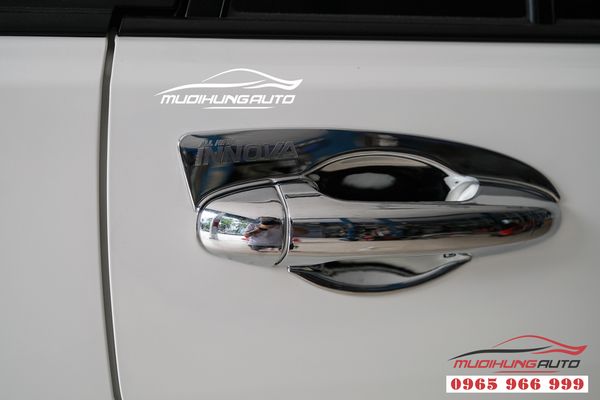 Tay chén cửa Toyota Innova 2019 04