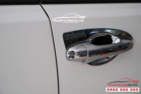Tay chén cửa Toyota Innova 2019 06