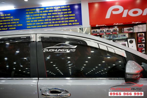 Tay chén cửa Toyota Innova 2019 05