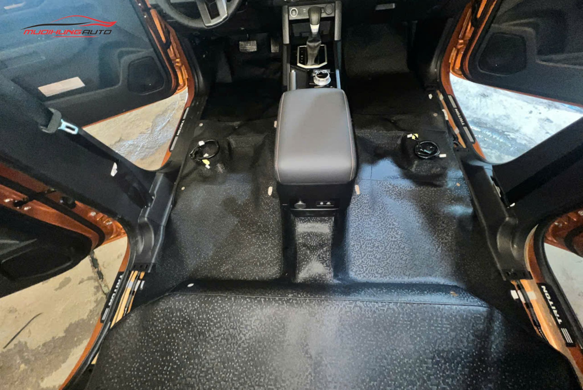 Thảm lót sàn Lavor cho Mitsubishi Triton 2024