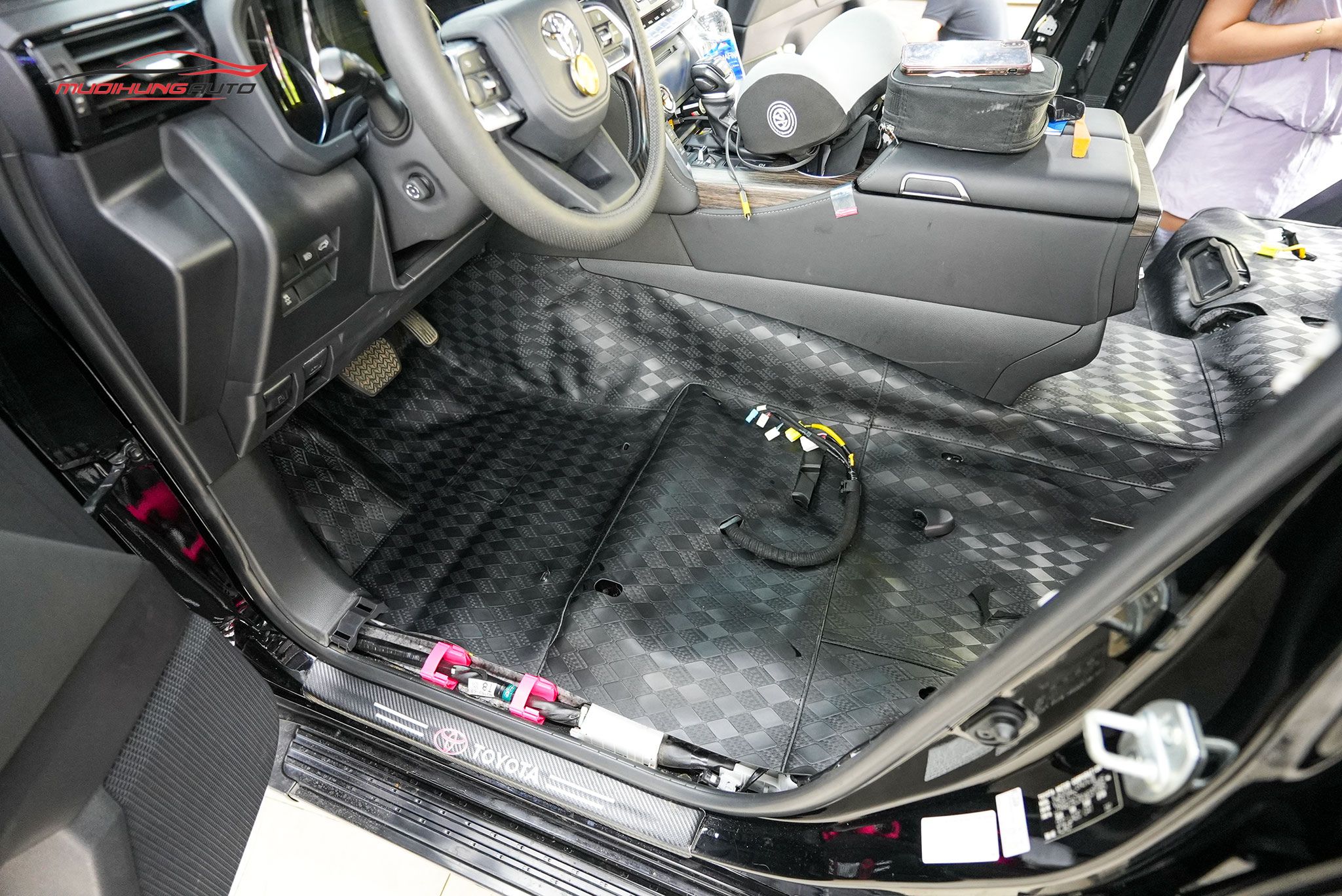 Thảm lót sàn Lavor cho Toyota Land Cruiser LC300