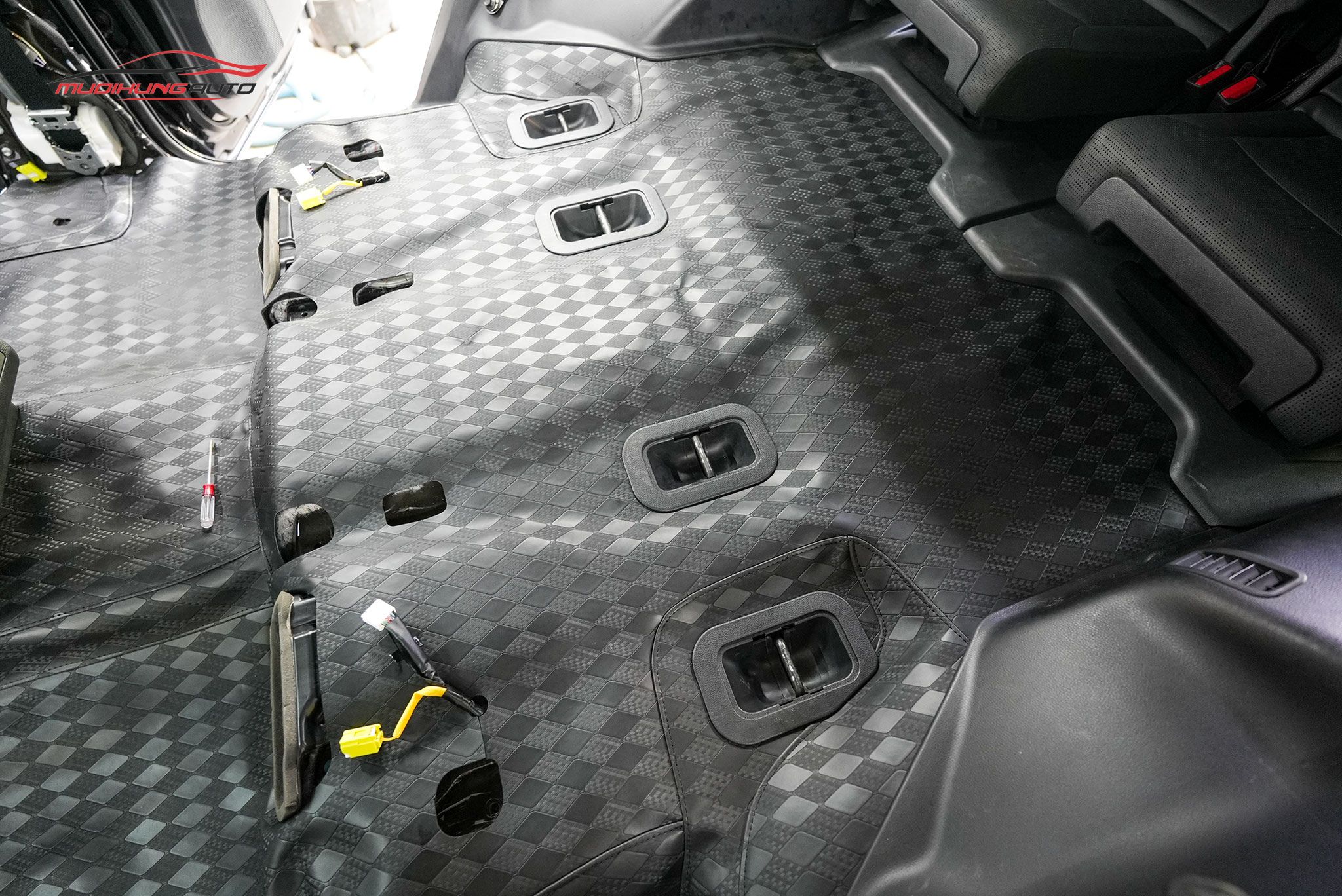 Thảm lót sàn Lavor cho xe hơi Toyota Land Cruiser LC300