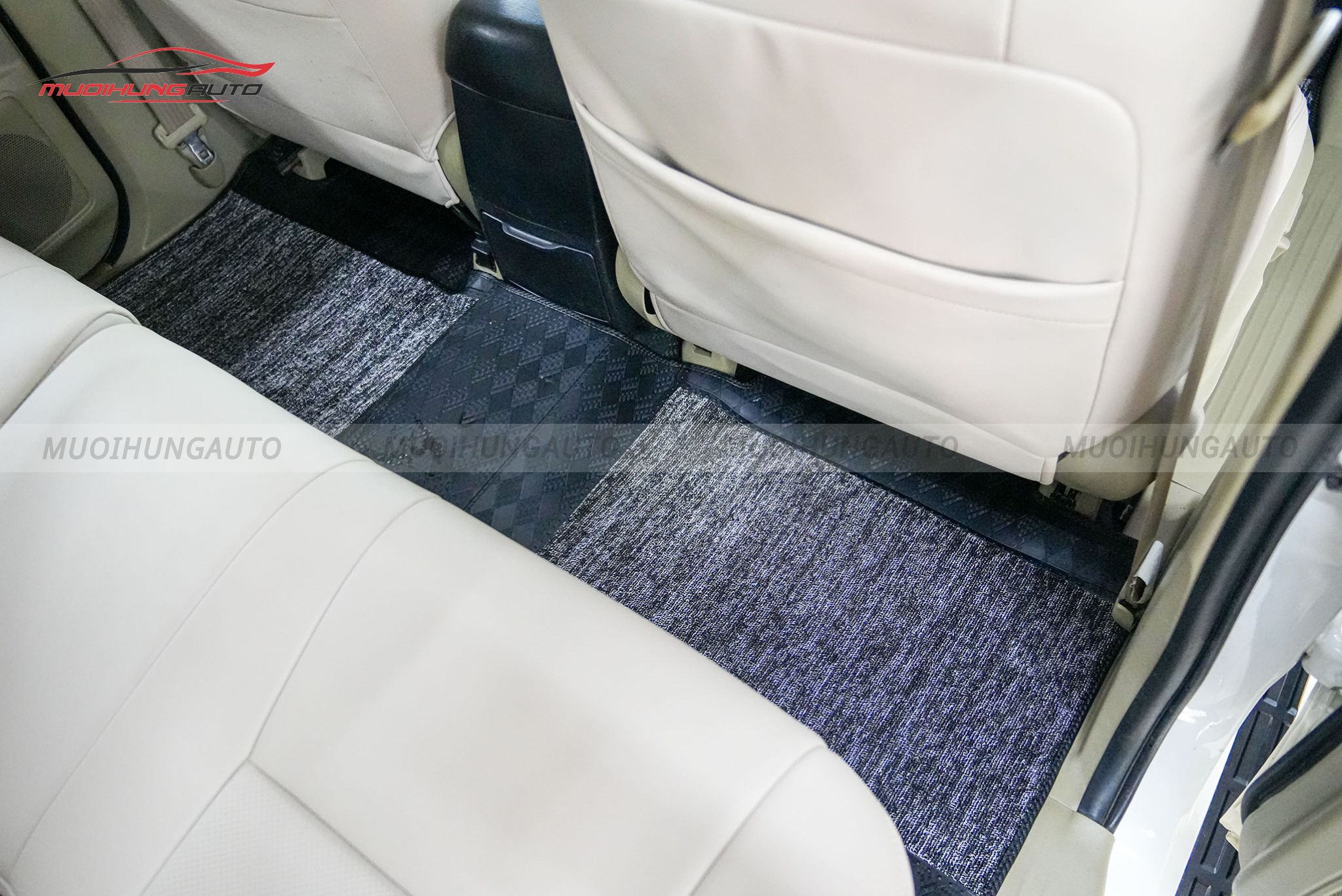 Thảm lót sàn Lavor cho  xe Toyota Fortuner 2015