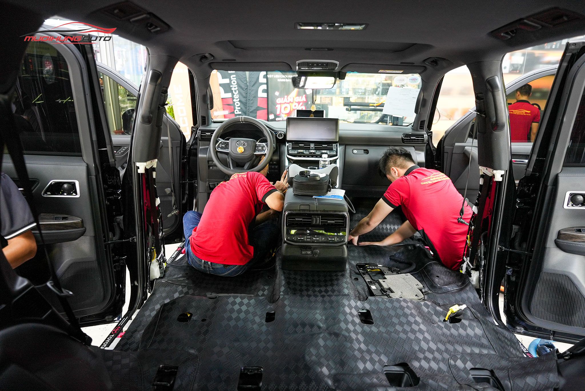 Thảm lót sàn Lavor cho xe Toyota Land Cruiser LC300