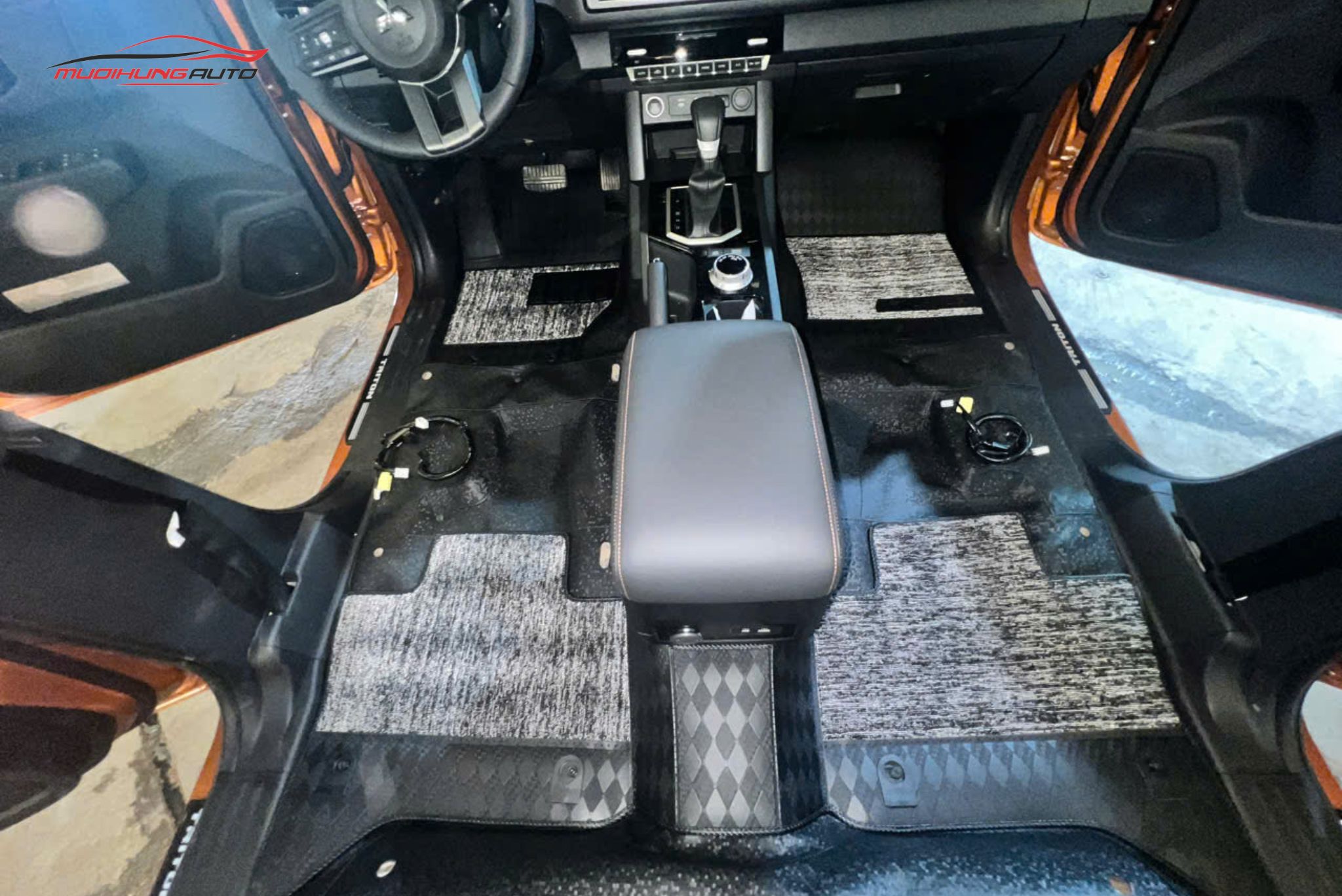 Thảm lót sàn Lavor xe hơi Mitsubishi Triton 2024