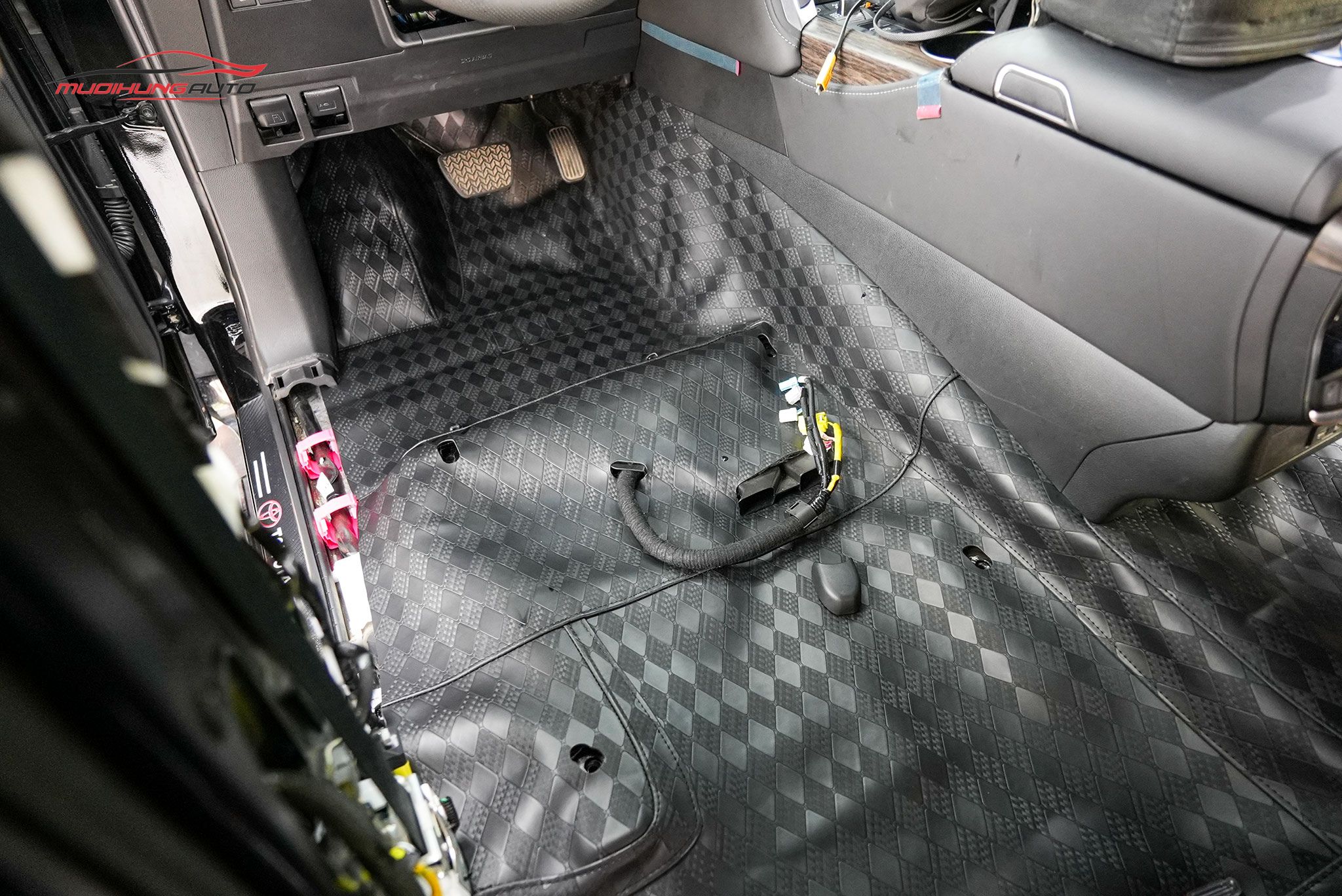 Thảm lót sàn Lavor xe hơi Toyota Land Cruiser LC300