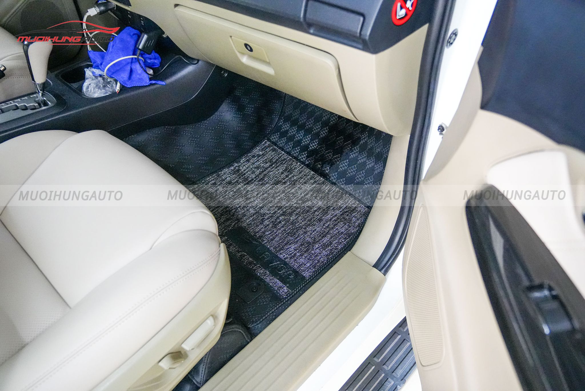 Thảm lót sàn Lavor xe Toyota Fortuner 2015