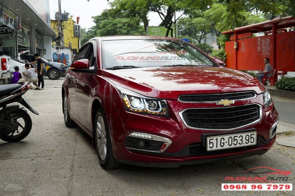 Thay đèn  pha nguyên cụm Chevrolet Cruze 2017 giá rẻ 02