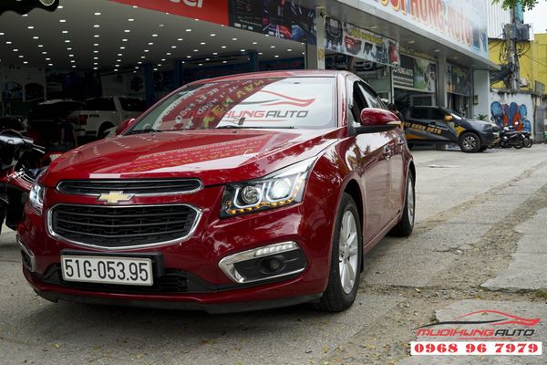 Thay đèn  pha nguyên cụm Chevrolet Cruze 2017 giá rẻ 04