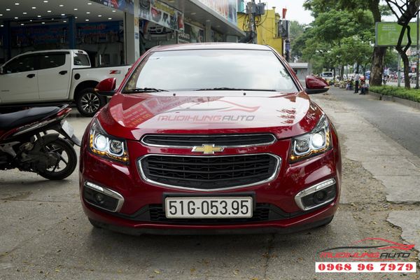 Thay đèn  pha nguyên cụm Chevrolet Cruze 2017 giá rẻ 07