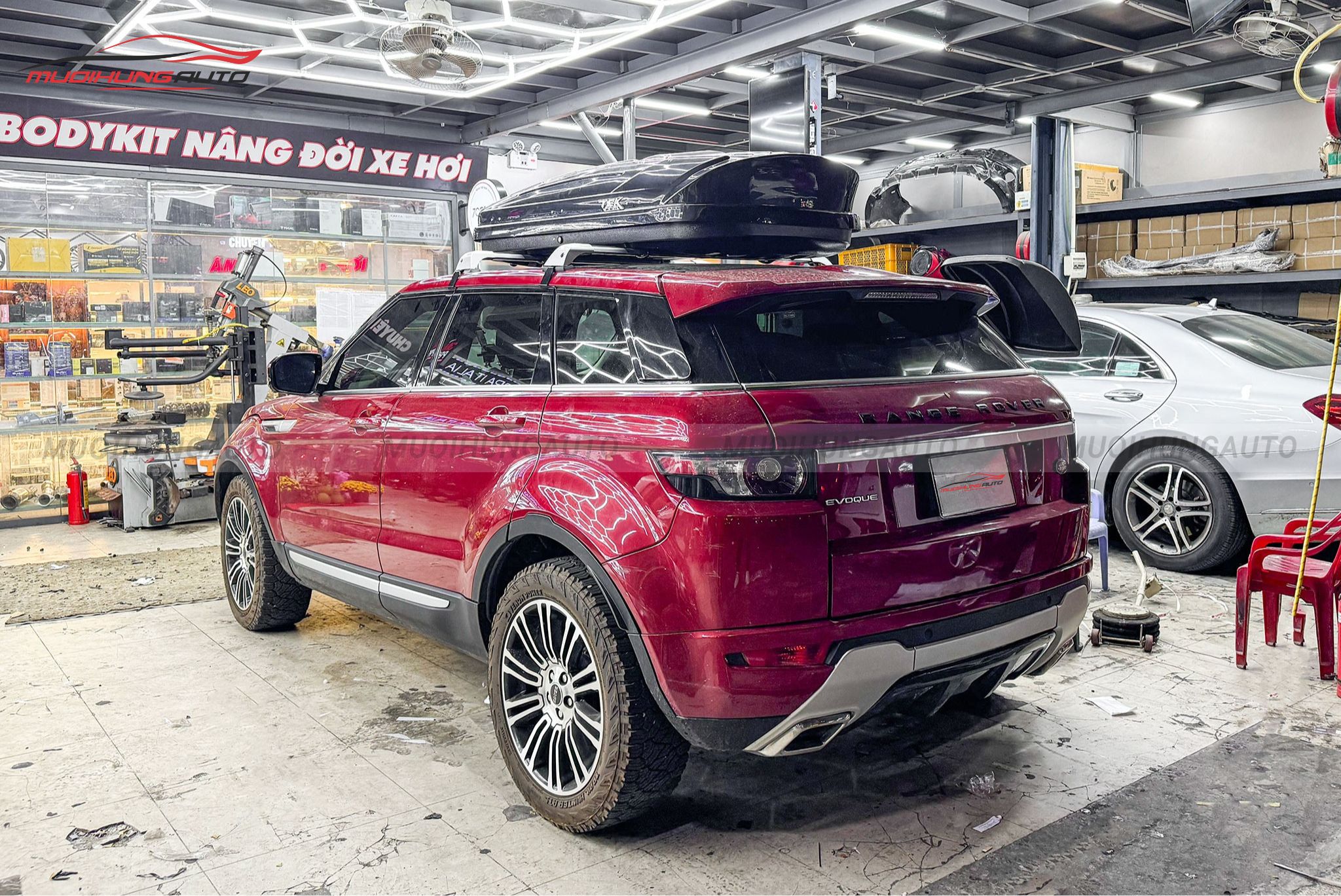 Thùng chở đồ trên nóc ô tô Range Rover 2014