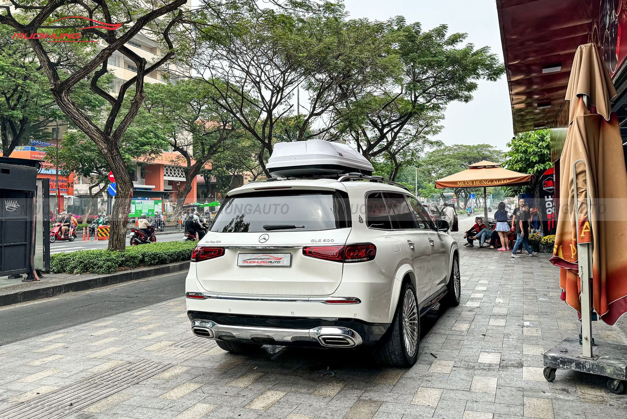 Thùng đựng đồ trên nóc xe ô tô Mercedes GLS600