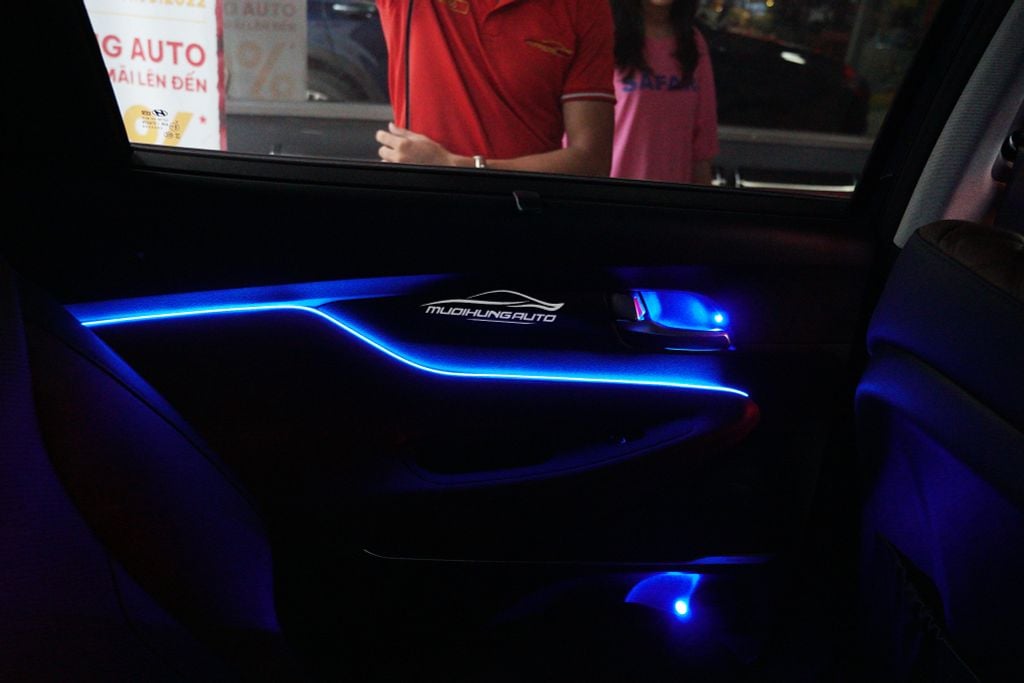 Top 6 Những Món Đồ Chơi Tiện Ích Cho Xe Hyundai Santafe 2022