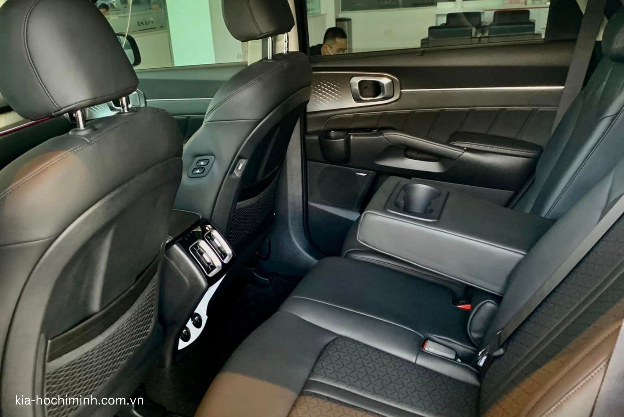 Kia Sorento 2025 - Đánh Giá Chung, Thông Số, Giá Lăn Bánh Mới Nhất 3/2025