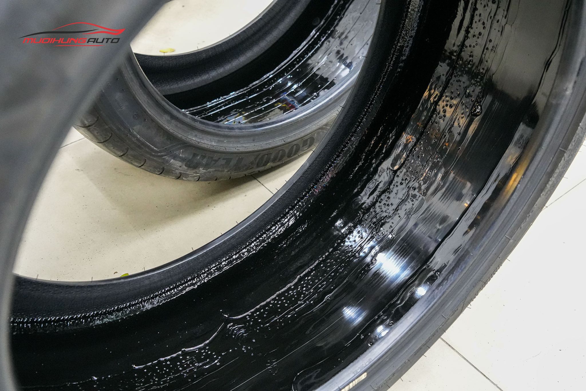 Tráng lốp chống đinh cho Vinfast VF9 2024