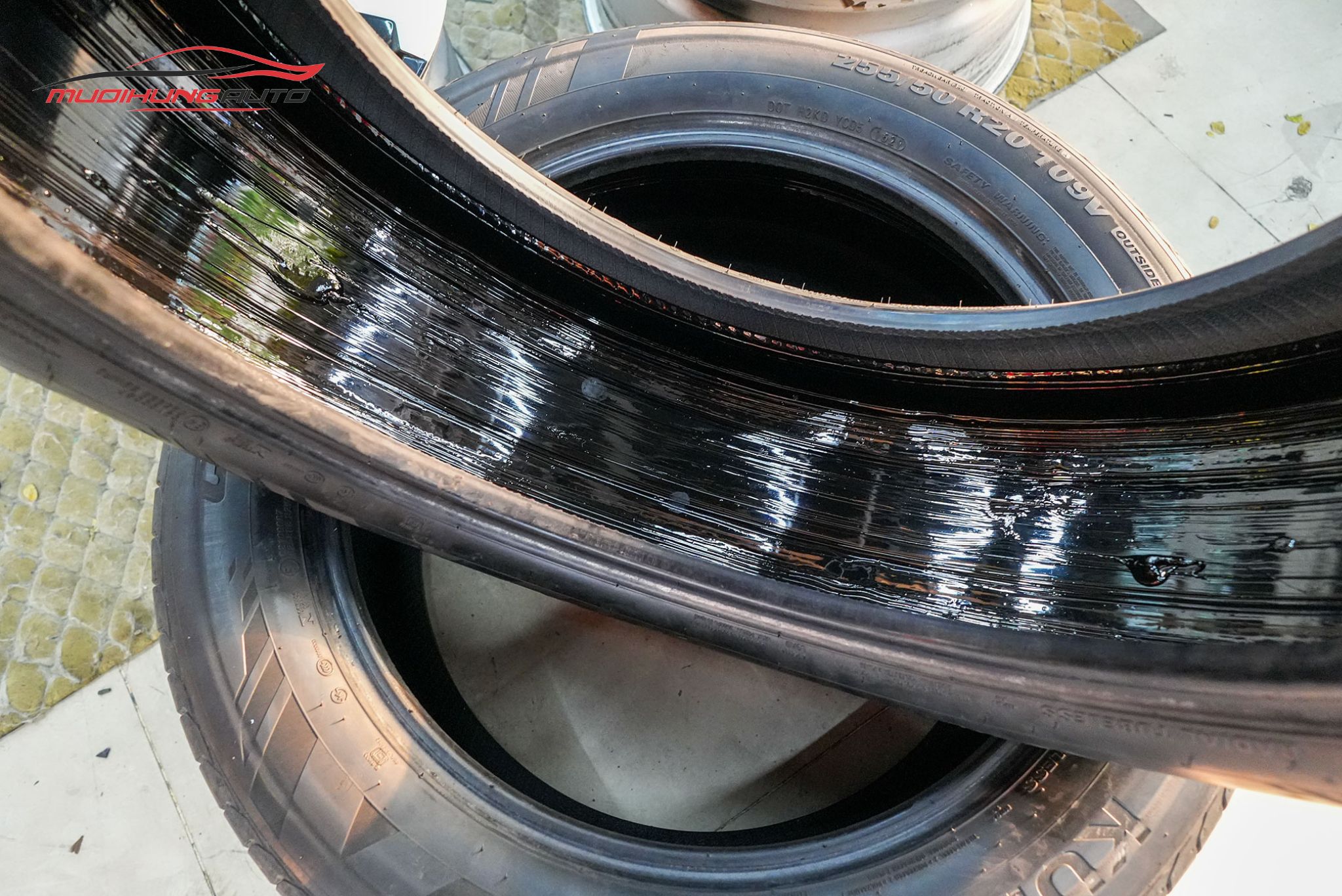 Tráng lốp chống đinh ô tô Volkswagen Teramont 2023