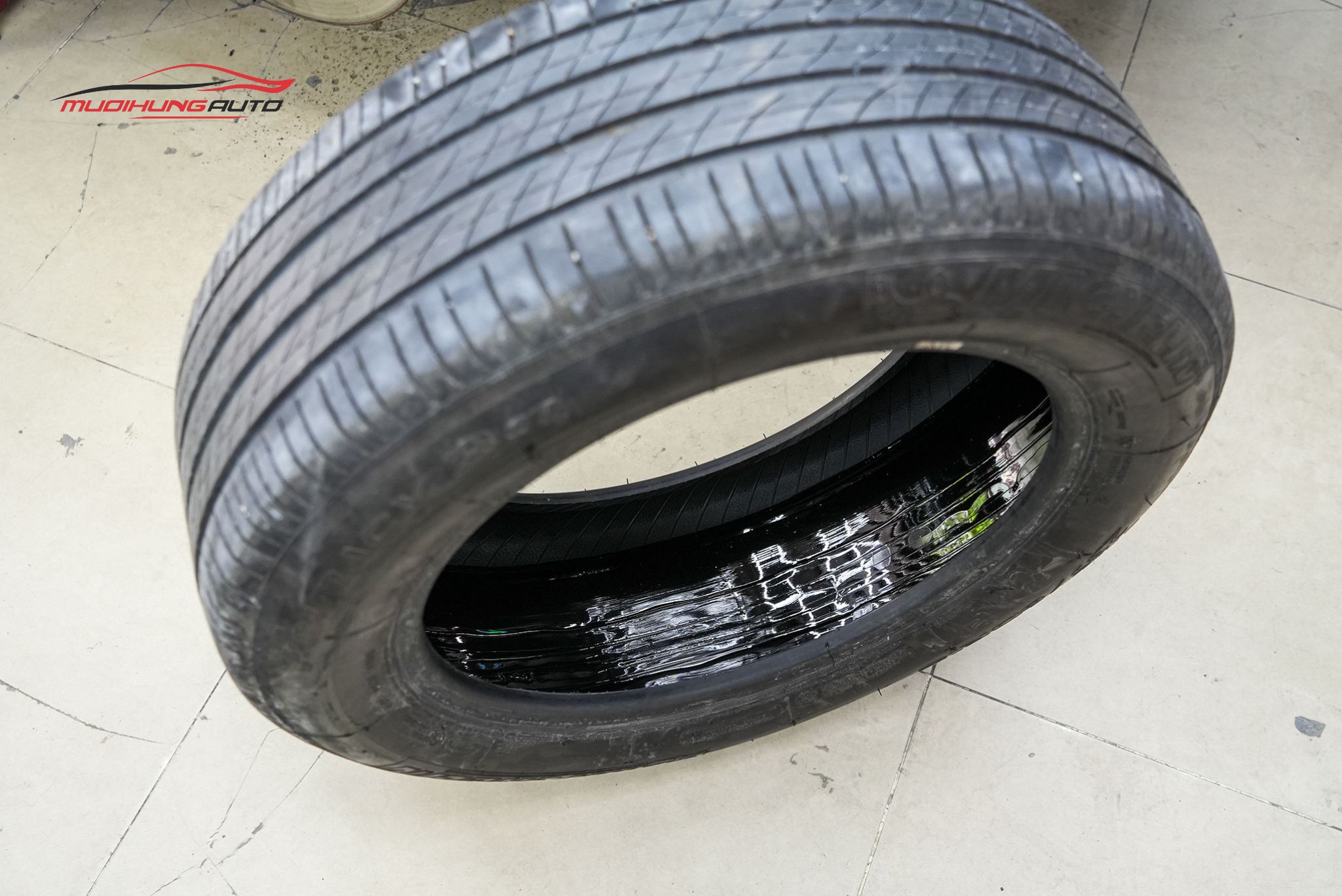 Tráng lốp chống định ô tô