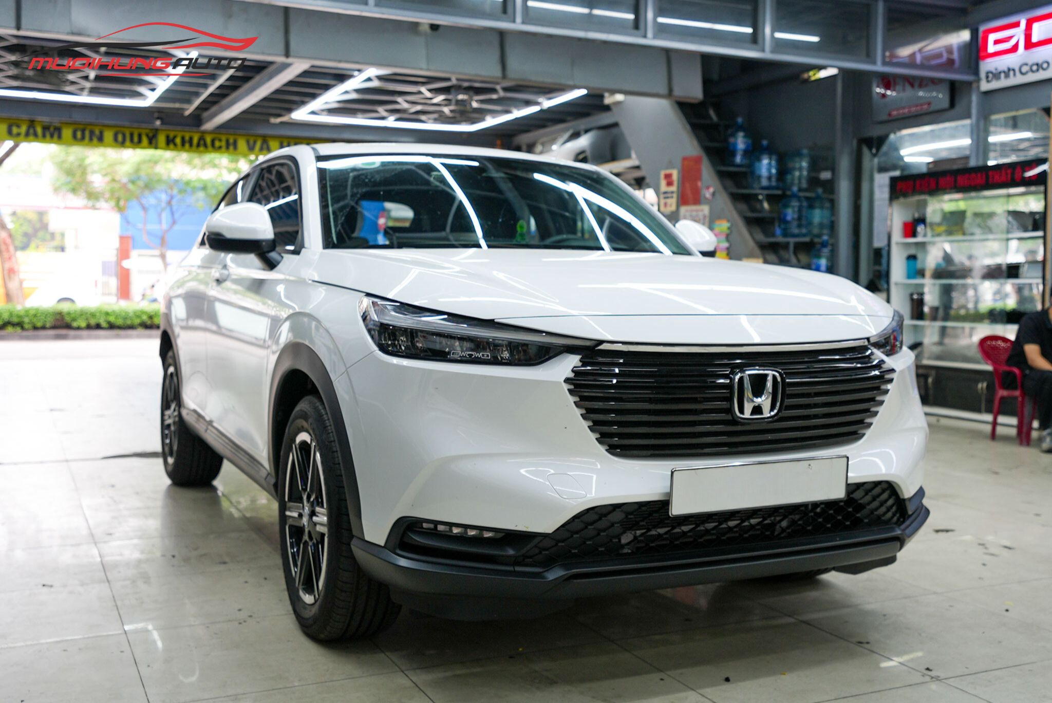 Trước khi lắp bệ bước chân Honda HRV 2024