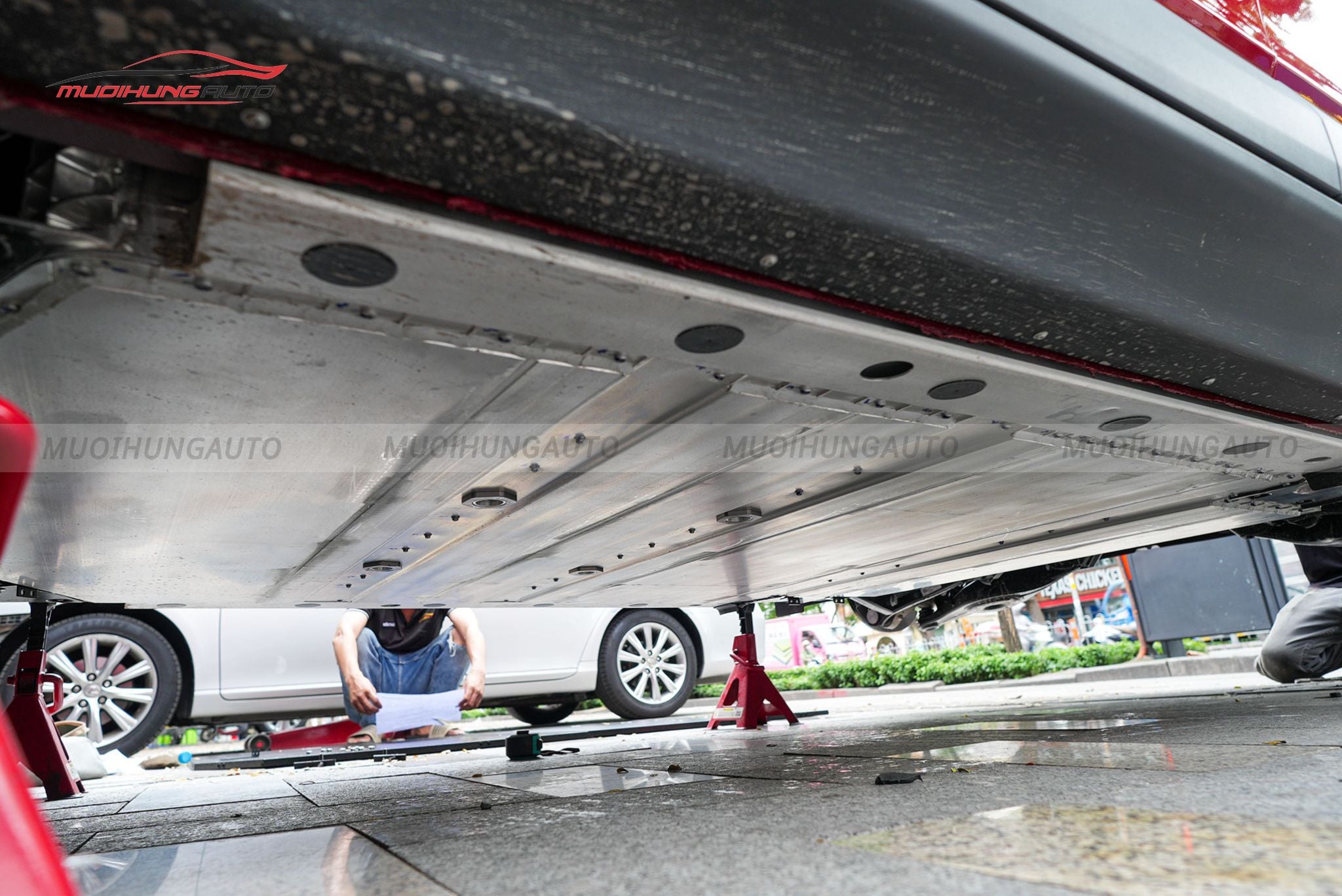 Trước khi lắp giáp bảo vệ pin Vinfast VF5