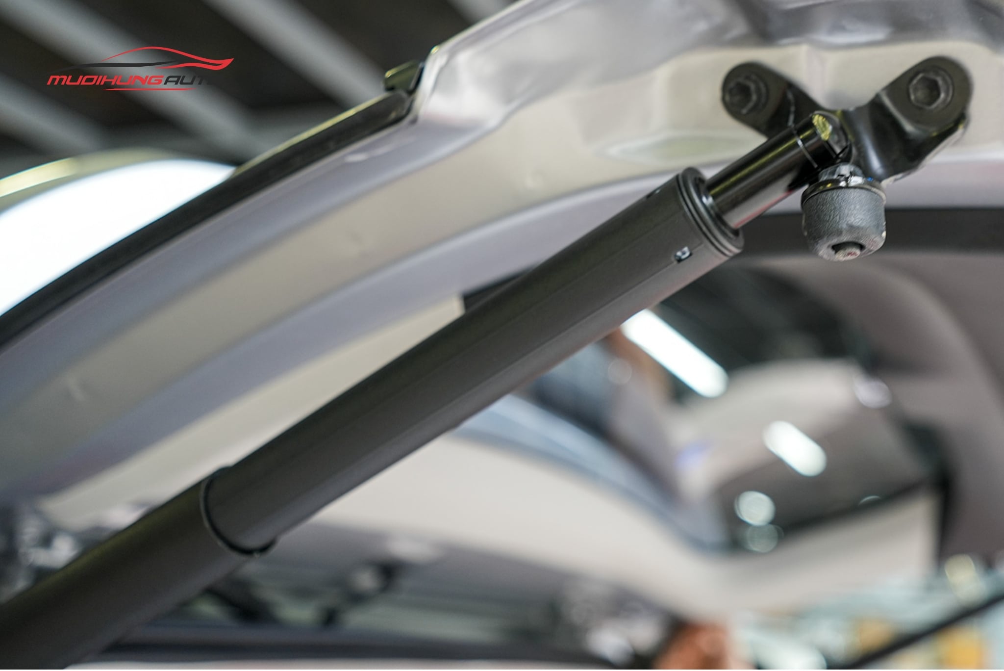 Ty cốp điện ô tô Toyota Veloz Cross